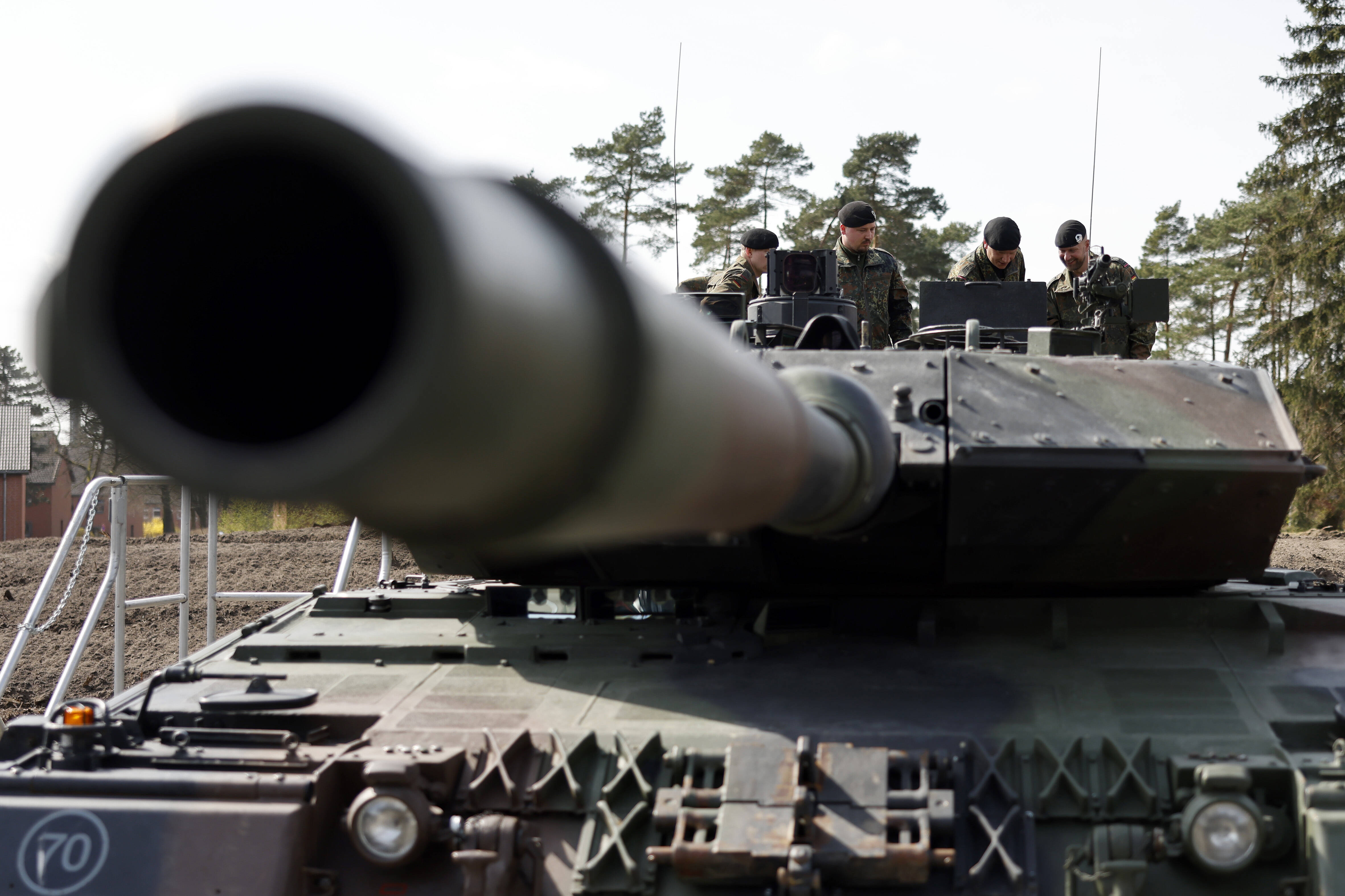 Putin bebt vor Zorn! Deutschland erlaubt noch mehr Leopardpanzer für die Ukraine