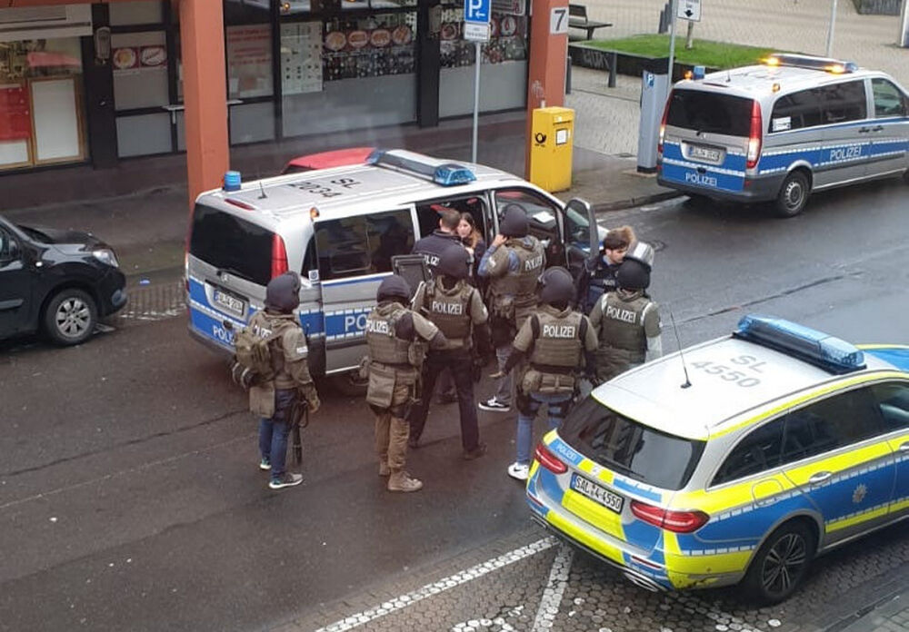 Dreister Bankraub - Einbrecher bohren Loch in Bank und plündern Hunderte Schließfächer!