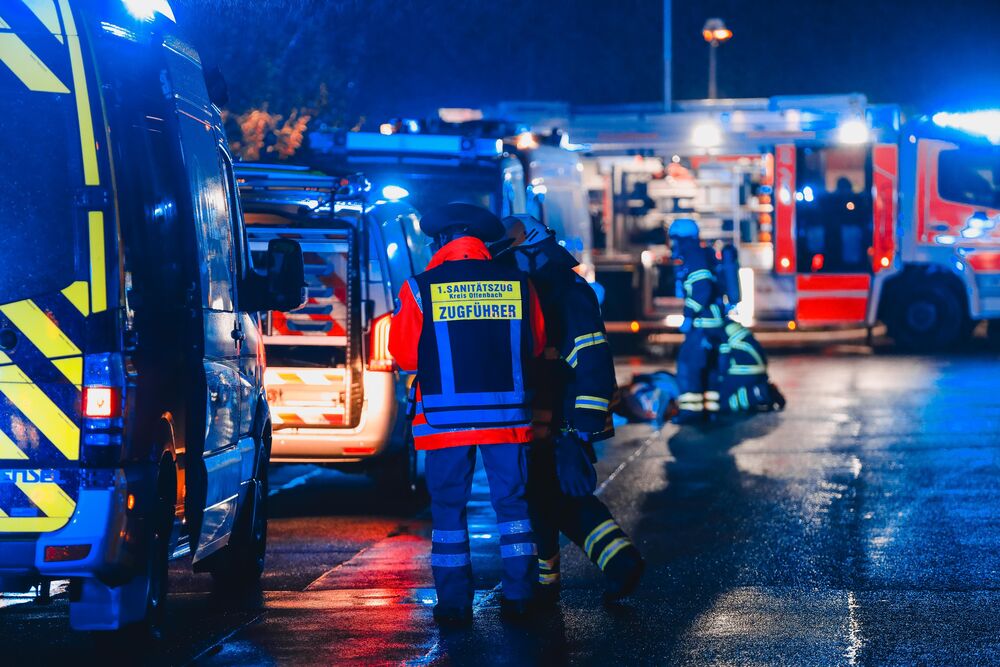Geisterfahrer-Unfall! 1 Toter, 4 Verletzte - mehrere Rettungshubschrauber im Einsatz!
