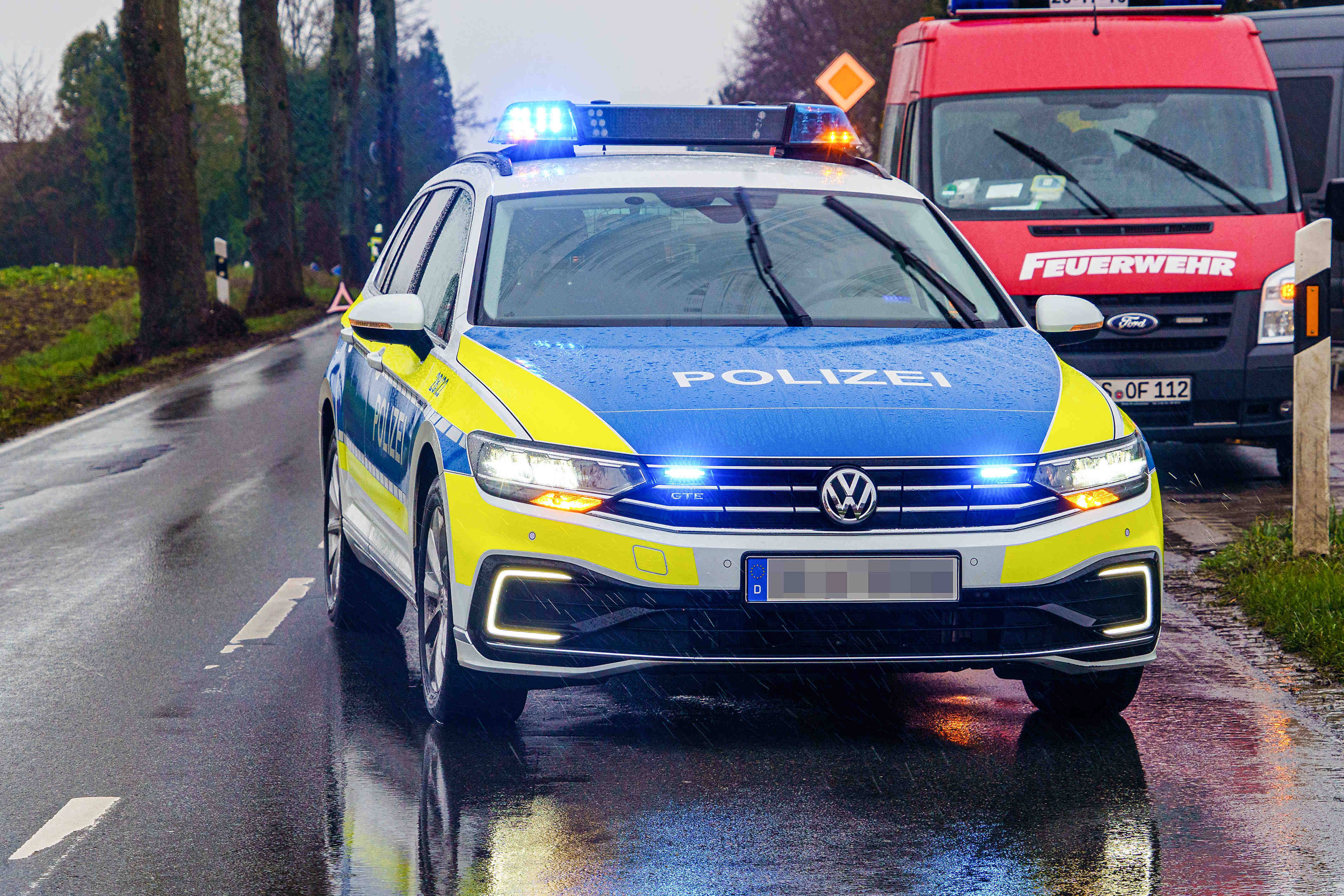 Polizist überfährt Fahrradfahrerin - Radlerin verletzt sich schwer!