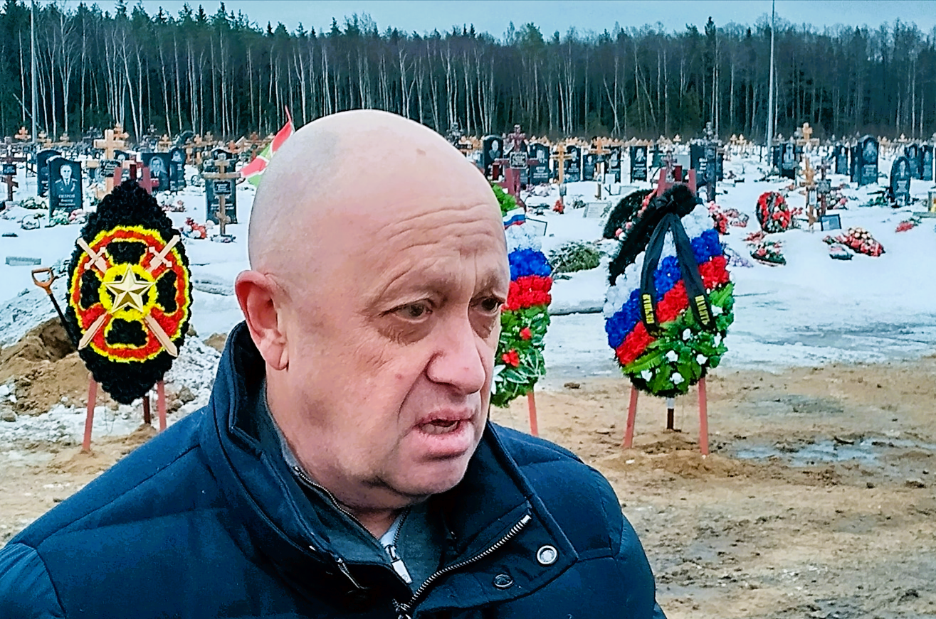 Russen kämpfen mit Klappspaten statt Waffen! Mangelnder Nachschub an Munition wird peinlich für Putin