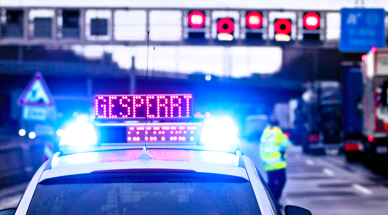 Mega-Stau! Folgenschwerer Unfall auf der Autobahn - Umgekippter Laster verursacht Sperrung